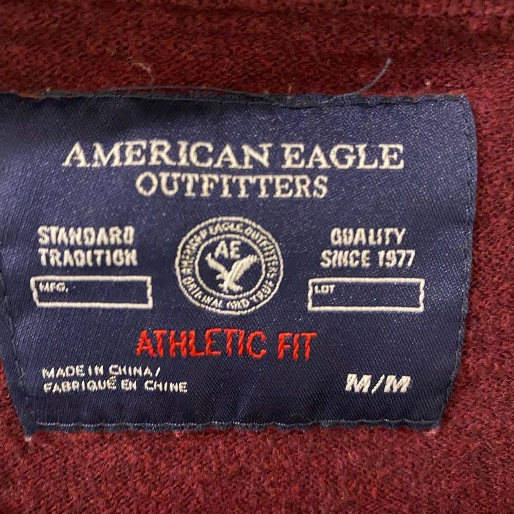 (Sold) 𝅺American eagle Mens V-Neck sweater, Burgundy, Size Medium - Picture 5 of 6